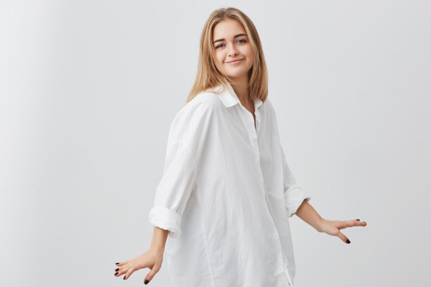 Mengenakan pakaian longgar akan membantu  mencegah terjadinya gesekan tambahan dan potensi iritasi pada kulit