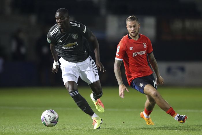 Bailly Manchester Uniteds Eric Bailly, left, runs with the ball past Luton Towns George Moncur during the English League Cup 3rd round soccer match between Luton Town and Manchester United, Tuesday, Sept. 22, 2020, at Kenilworth Road in Luton, England. (Nick Potts/Pool via AP)