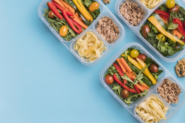 Bawa bekal makan siang/freepik.com Membawa bekal dari rumah dapat memberi sumber energi dan mengurangi asupan lemak jenuh, garam, hingga gula.