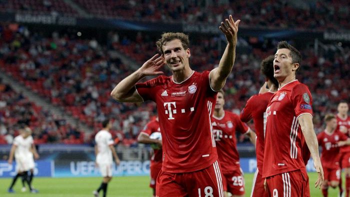 Bayern Munich BUDAPEST, HUNGARY - SEPTEMBER 24: Leon Goretzka of Bayern Munich celebrates with teammates after scoring his teams first goal during the UEFA Super Cup match between FC Bayern Munich and FC Sevilla at Puskas Arena on September 24, 2020 in Budapest, Hungary. 20,000 fans have been allowed into the ground as COVID-19 restrictions ease. (Photo by Bernadett Szabo - Pool/Getty Images)