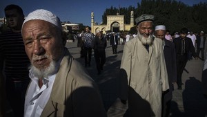 Geger Polisi China Tangkap Warga Muslim yang Baca Al Quran di Acara Nikahan