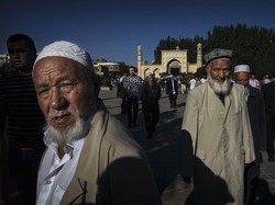 Geger Polisi China Tangkap Warga Muslim yang Baca Al Quran di Acara Nikahan