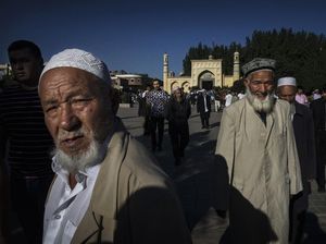 Geger Polisi China Tangkap Warga Muslim yang Baca Al Quran di Acara Nikahan Geger Polisi China Tangkap Warga Muslim yang Baca Al Quran di Acara Nikahan