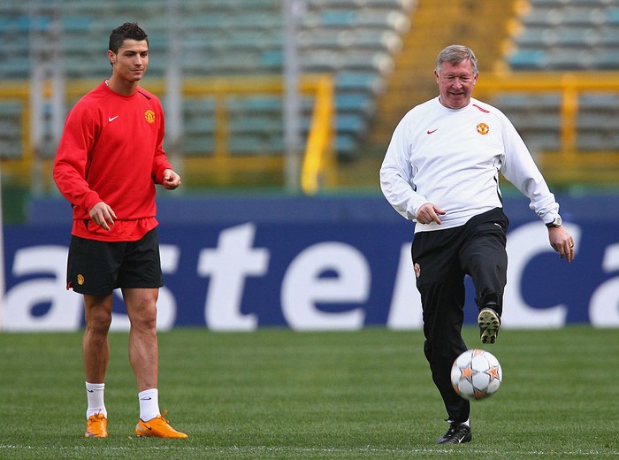 Cristiano Ronaldo, Sir Alex Ferguson MANCHESTER, UNITED KINGDOM - DECEMBER 05: Sir Alex Ferguson the manager of Manchester United talks with Cristiano Ronaldo during the Manchester United training session at the Carrington Training Complex on December 5, 2006 at Carrington in Manchester, England. (Photo by Alex Livesey/Getty Images)