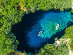 Melissani, Danau Cantik Tempat Dewi Yunani Bunuh Diri