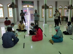 Ditangkap Kasus Narkoba, Fikri Nikahi Kekasih di Masjid Polres di Sumsel