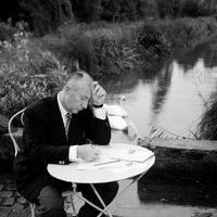 10 Desainer Fashion Yang Mengubah Dunia Dengan Karyanya