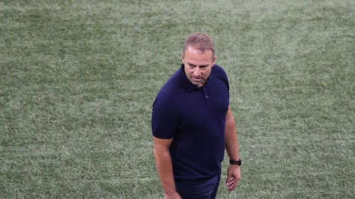 Hansi Flick BUDAPEST, HUNGARY - SEPTEMBER 24: Hans-Dieter Flick, Head Coach of Bayern Munich reacts during the UEFA Super Cup match between FC Bayern Munich and FC Sevilla at Puskas Arena on September 24, 2020 in Budapest, Hungary. 20,000 fans have been allowed into the ground as COVID-19 restrictions ease. (Photo by Laszlo Szirtesi/Getty Images)
