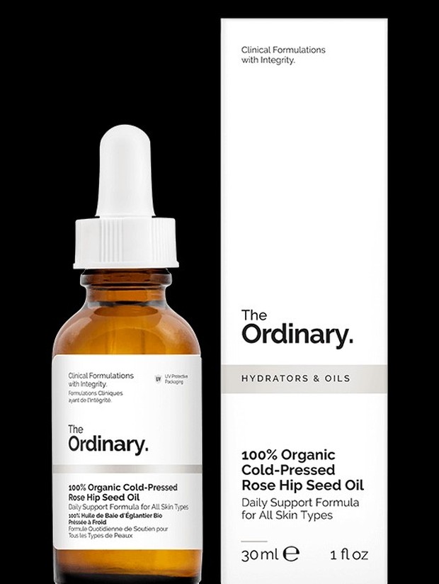 https://theordinary.deciem.com/ The Ordinary Rose Hip Seed Oil cocok untuk semua jenis kulit, terutama kulit kering. Pelembap alami ini ampuh melembapkan kulit kering tanpa membuat wajah terlihat berminyak.