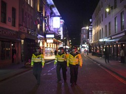 Inggris akan Longgarkan Pembatasan Virus Corona Selama Natal