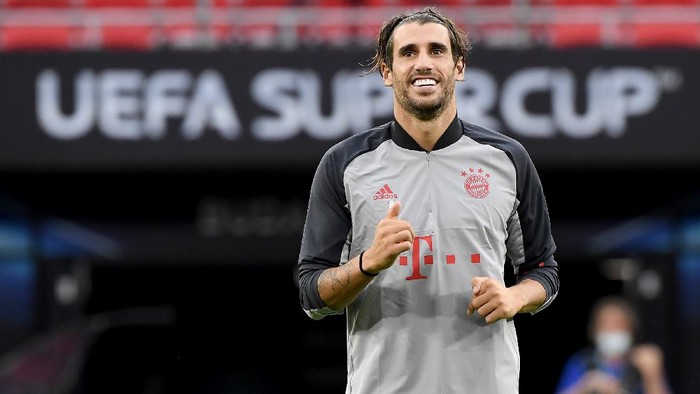 BUDAPEST, HUNGARY - SEPTEMBER 23: Javi Martinez of Bayern Munich smiles during a training session ahead of their UEFA Super Cup match against Sevilla at Stadium Puskas Ferenc on September 23, 2020 in Budapest, Hungary. (Photo by Attila Kisbenedek - Pool/Getty Images)