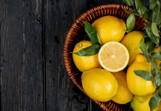 Kandungan vitamin C yang tinggi di dalam lemon juga bisa menghindari tubuh dari infeksi dan flu.