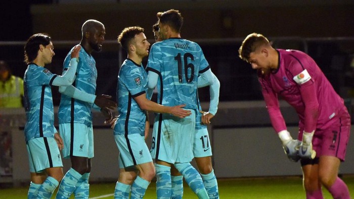 LINCOLN, ENGLAND - SEPTEMBER 24: Divock Origi of Liverpool celebrates with teammates after scoring his teams seventh goal during the Carabao Cup third round match between Lincoln City and Liverpool at Sincil Bank Stadium on September 24, 2020 in Lincoln, England. Football Stadiums around United Kingdom remain empty due to the Coronavirus Pandemic as Government social distancing laws prohibit fans inside venues resulting in fixtures being played behind closed doors. (Photo by Rui Vieira - Pool/Getty Images)