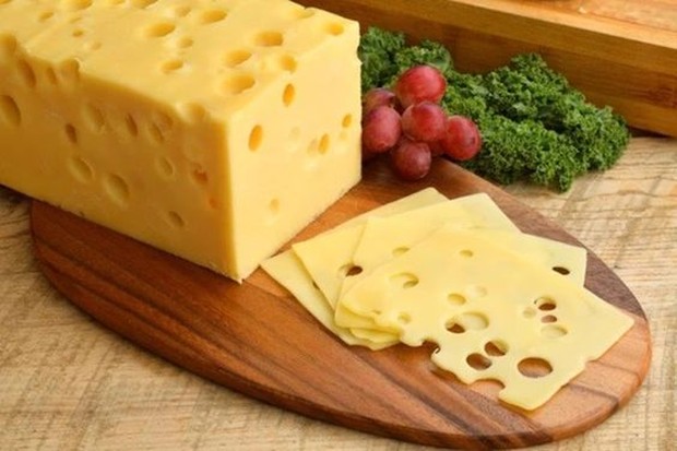 Menyebabkan Stroke, Jantung, dan Kolesterol/Foto: Pinterest.com Keju mengandung kolesterol yang cukup tinggi. Dimana hal tersebut mengundang banyak gangguan kesehatan seperti penyakit jantung dan juga stroke jika dikonsumsi terlalu sering.