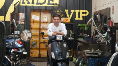 Cerita Gading Marten Modifikasi Vespa Puluhan Juta Rupiah Cuma untuk ke Minimarket Cerita Gading Marten Modifikasi Vespa Puluhan Juta Rupiah Cuma untuk ke Minimarket