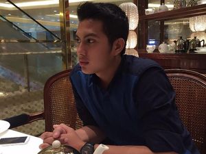 Gaya Kulineran Mumu Muklis, Satpam Ganteng Teman Dekat Julia Perez