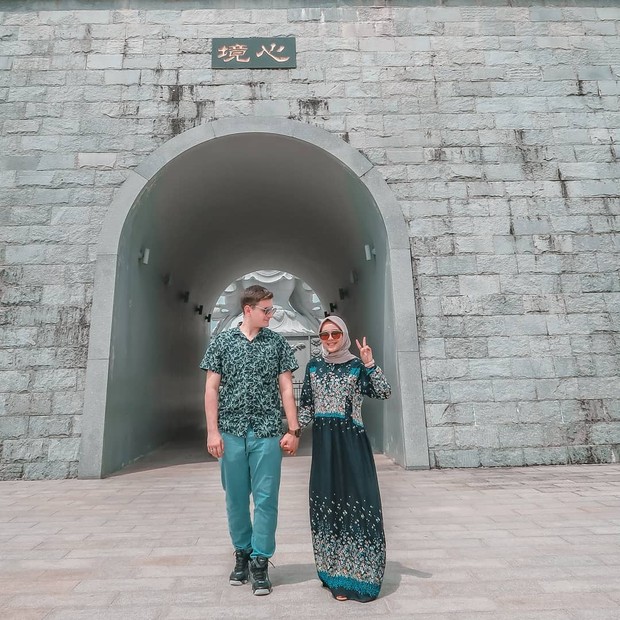 Potret romantis isti dan musab