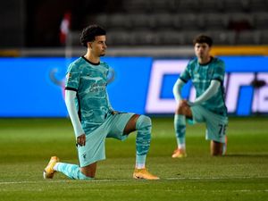 Kasihan, Pemain Muda Liverpool Ini Dicaci Fans Tim Sendiri