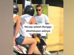 Video Lama Nicholas Saputra Hadang Bule di Trotoar Viral Lagi Video Lama Nicholas Saputra Hadang Bule di Trotoar Viral Lagi