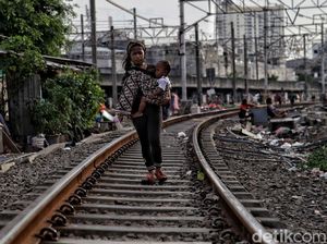 Tinggalkan Rekor, Angka Kemiskinan RI Diprediksi Jebol Lagi