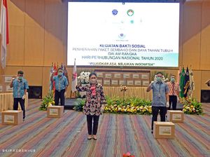 Dharma Wanita Kemenhub Beri 200 Paket Sembako ke Driver Taksi Bandara Dharma Wanita Kemenhub Beri 200 Paket Sembako ke Driver Taksi Bandara