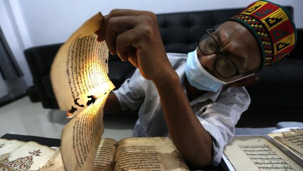 Melihat Perawatan Naskah Kuno