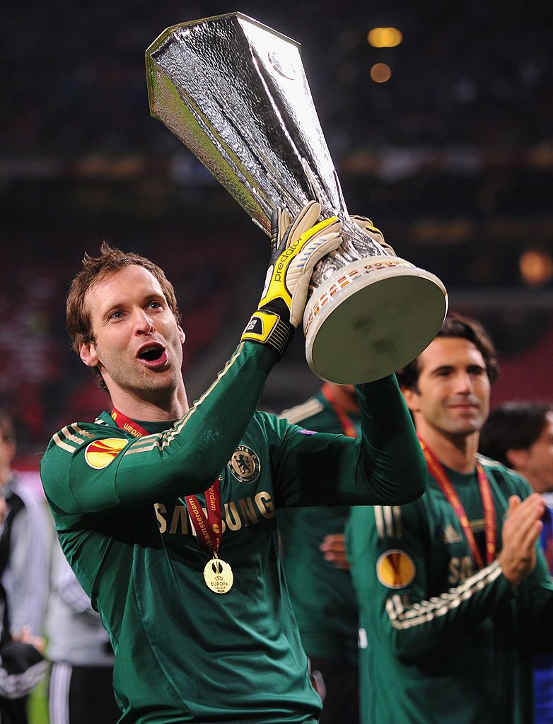 LONDON, ENGLAND - FEBRUARY 09:  Petr Cech of Chelsea dives to make a save during the Barclays Premier League match between Chelsea and Wigan Athletic at Stamford Bridge on February 9, 2013 in London, England.  (Photo by Laurence Griffiths/Getty Images)