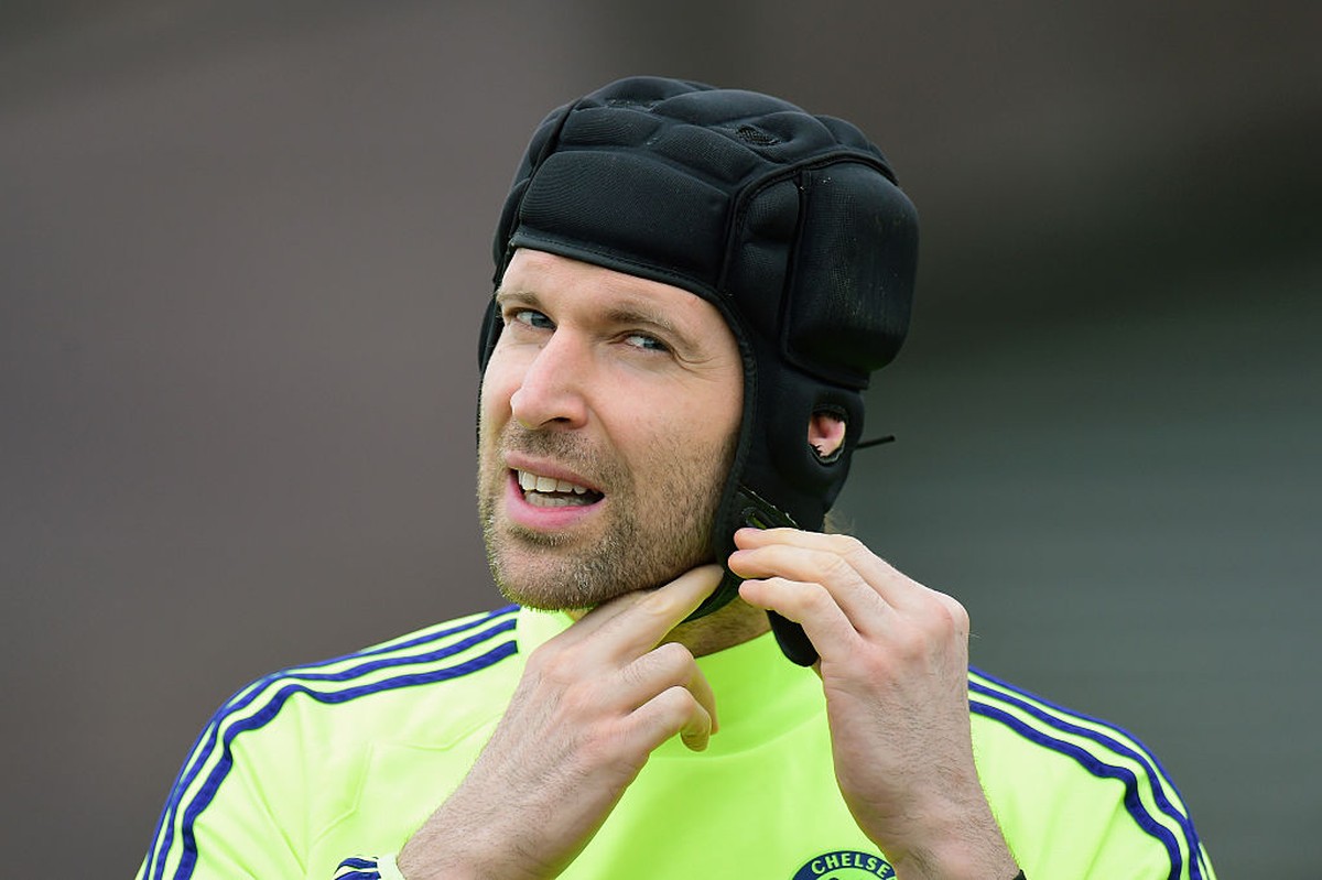 Petr Cech Turun Gunung Latih Kiper Chelsea (Getty Images/Jamie McDonald)