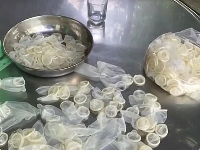 Ratusan Ribu Kondom Bekas Siap Edar Disita Polisi Vietnam