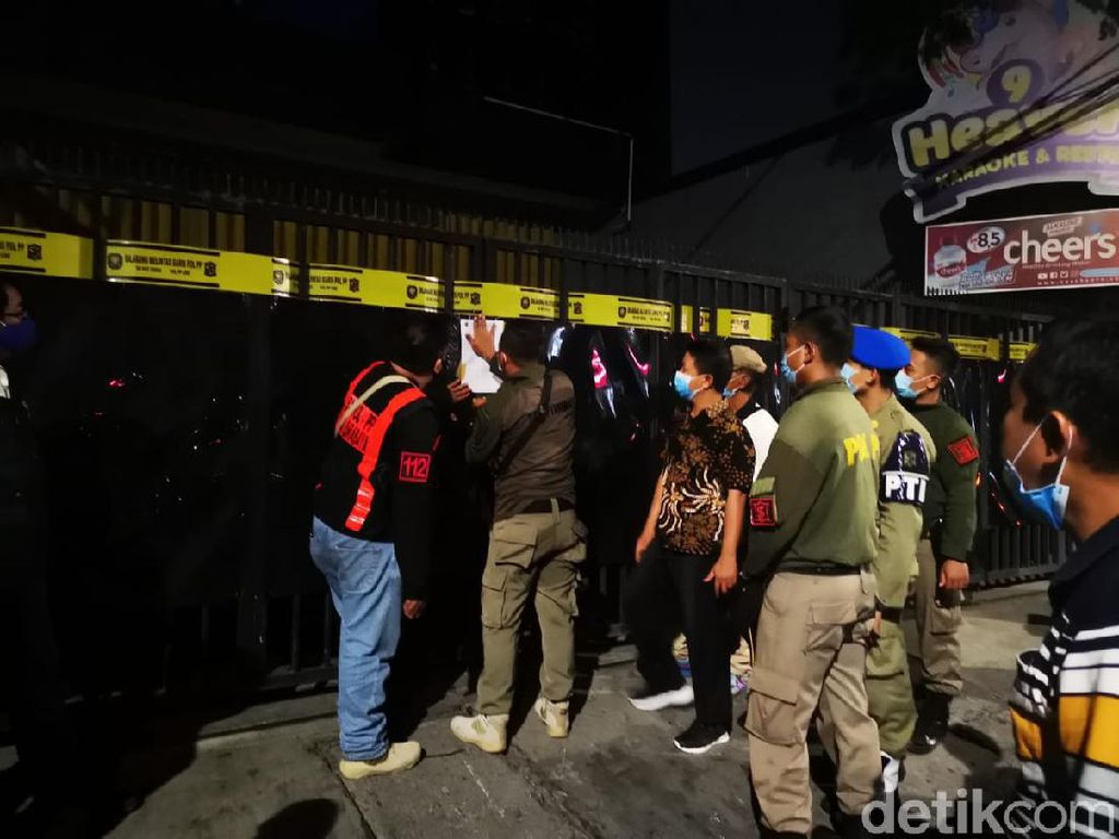 Tempat Karaoke di Surabaya Nekat Buka, 35 Orang Dites Urine dan Rapid Test Tempat Karaoke di Surabaya Nekat Buka, 35 Orang Dites Urine dan Rapid Test