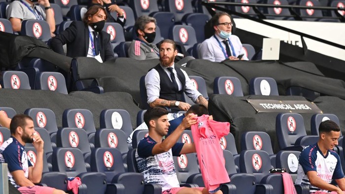 MANCHESTER, ENGLAND - AUGUST 07: Sergio Ramos of Real Madrid looks on from the bench prior to the UEFA Champions League round of 16 second leg match between Manchester City and Real Madrid at Etihad Stadium on August 07, 2020 in Manchester, England. (Photo by Shaun Botterill/Getty Images)