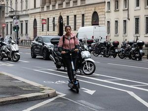 Sepeda dan Skuter Listrik Jadi Pilihan Warga Italia Cegah Penyebaran Corona