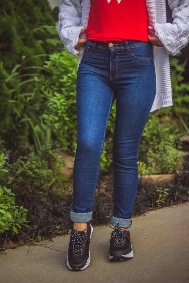 Skinny Jeans/sumber: www.pexels.com/ Pilihan model celana jeans yang cocok untuk pemilik tubuh hourglass atau buah pir.