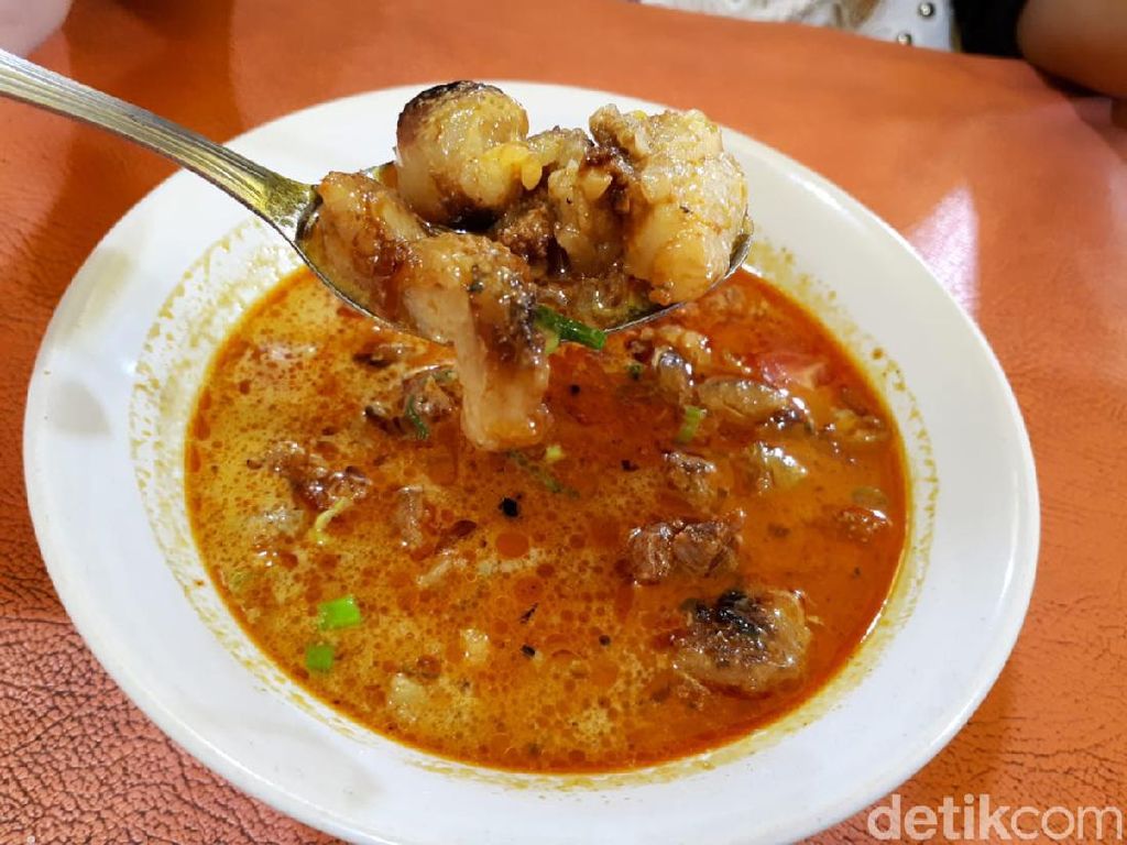 Nikmatnya Soto Tangkar dan Sate Kuah Racikan Pak Haji Diding Nikmatnya Soto Tangkar dan Sate Kuah Racikan Pak Haji Diding