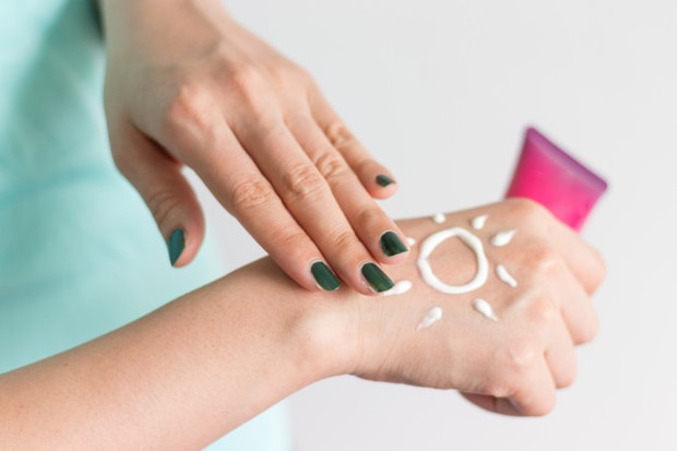 Sunscreen akan memberikan perlindungan kulit dari sinar UV