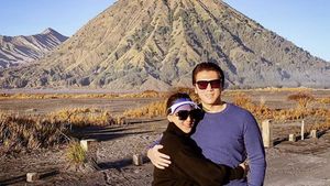 Liburan Manja ala Syahrini di Bromo dan Borobudur