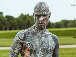 Penampilan Guru yang Dilarang Ajar Anak TK, Tato Kepala Hingga Bola Mata