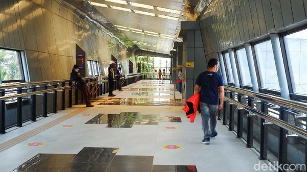 Foto: SkyBridge Instagrammable di Stasiun Bandung