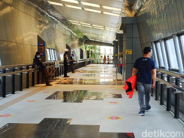 Foto: SkyBridge Instagrammable di Stasiun Bandung
