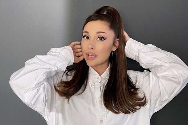 seleb Hollywood Ariana Grande alergi tomat