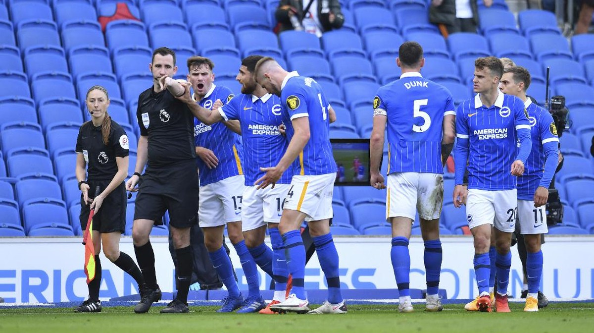 Brighton & Hove Albion kalah 2-3 dari Manchester United dalam laga yang berakhir dramatis (Foto: AP/Glyn Kirk)