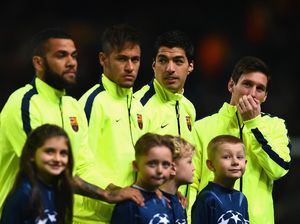 Dukung Neymar dan Messi, Dani Alves Juga Serang Barcelona soal Suarez