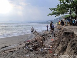 Melihat Desa di Sukabumi Bersiap Hadapi Potensi Tsunami 20 Meter