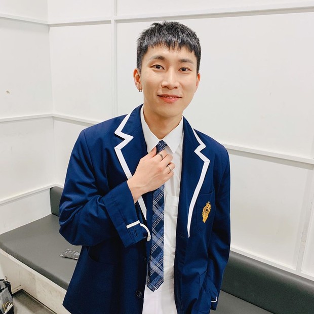 Dalam live tersebut terdapat dua anggota ‘BTOB’ lainnya, yaitu Hyunsik dan Sungjae. Saat itu pun yang harusnya Eunkwang memberi tahu bahwa Ia telah melakukan syuting ‘Immortal Song’, Ia malah mengatakan bahwa Ia menjadi pemenang di program itu.