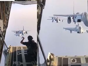 Keren! Momen Fotografer Arahkan Pemotretan Pesawat Tempur di Udara