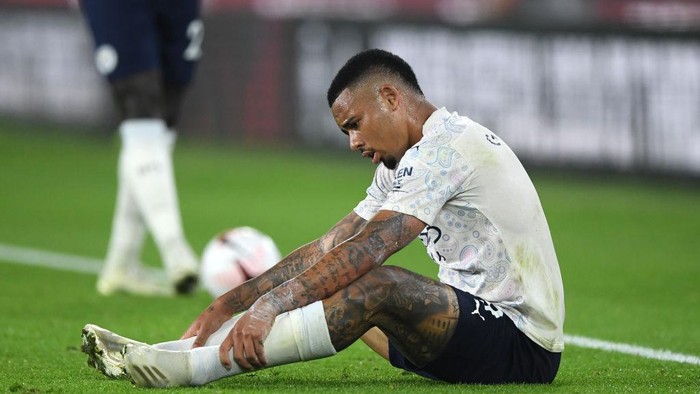 WOLVERHAMPTON, ENGLAND - SEPTEMBER 21:  Gabriel Jesus of City reacts after being fouled during the Premier League match between Wolverhampton Wanderers and Manchester City at Molineux on September 21, 2020 in Wolverhampton, England. (Photo by Stu Forster/Getty Images)
