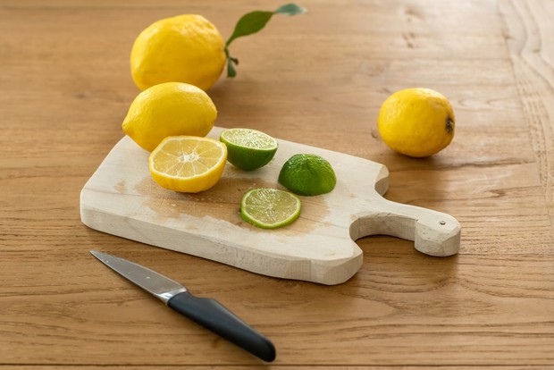Bahan alami seperti lemon dipercaya bisa memudarkan stretch mark