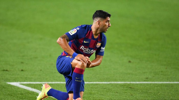 BARCELONA, SPAIN - JUNE 30: Luis Suarez of FC Barcelona looks on during the Liga match between FC Barcelona and Club Atletico de Madrid at Camp Nou on June 30, 2020 in Barcelona, Spain. (Photo by David Ramos/Getty Images)