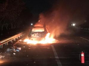 Diduga Overheat, Sebuah SUV Terbakar di Tol Japanan-Gempol