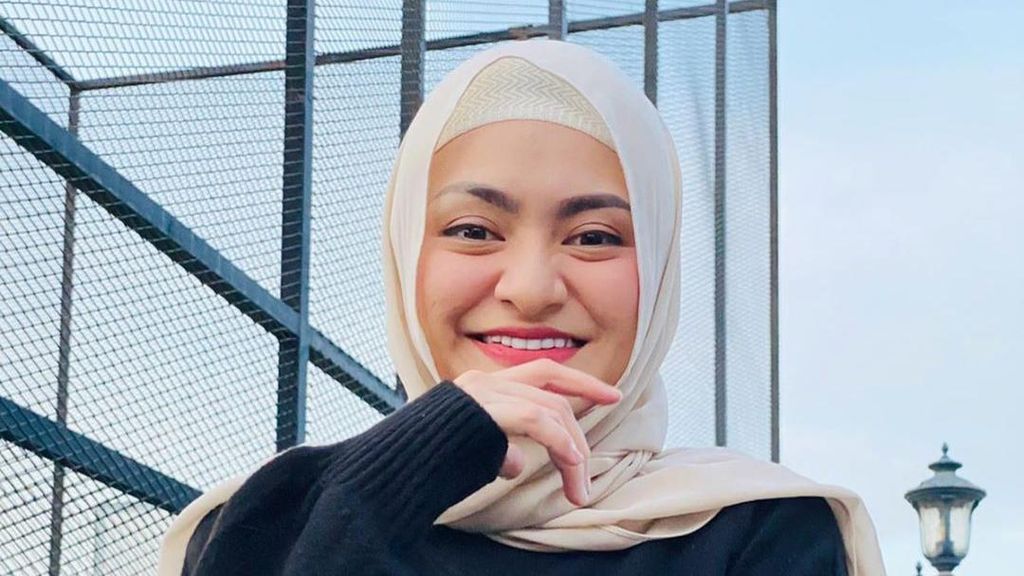 Cantik Banget! Natahlie Holscher yang Baru Mualaf Kini Pakai Hijab Cantik Banget! Natahlie Holscher yang Baru Mualaf Kini Pakai Hijab